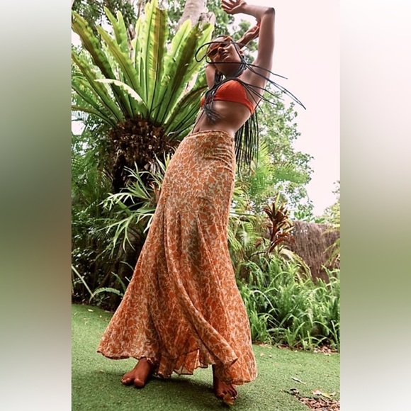 Free People Lilith Cream & Orange
Floral Print Maxi Skirt Size 2 NWT Beautiful!! - Picture 3 of 7